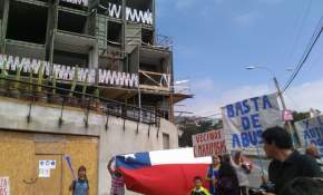 FOTOS: Vecinos del cerro Mariposa protestan contra construcción en altura