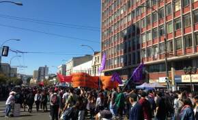 FOTOS: Miles de personas marcharon en Valparaíso por la educación y contra la corrupción 