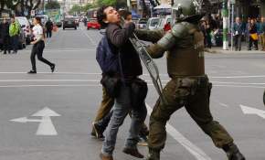 [FOTOS] Fuerzas Especiales agreden a fotógrafo porteño en protesta estudiantil