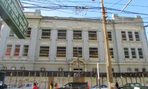 Difunden imágenes que muestran deterioro de Escuela Ramón Barros Luco de Valparaíso